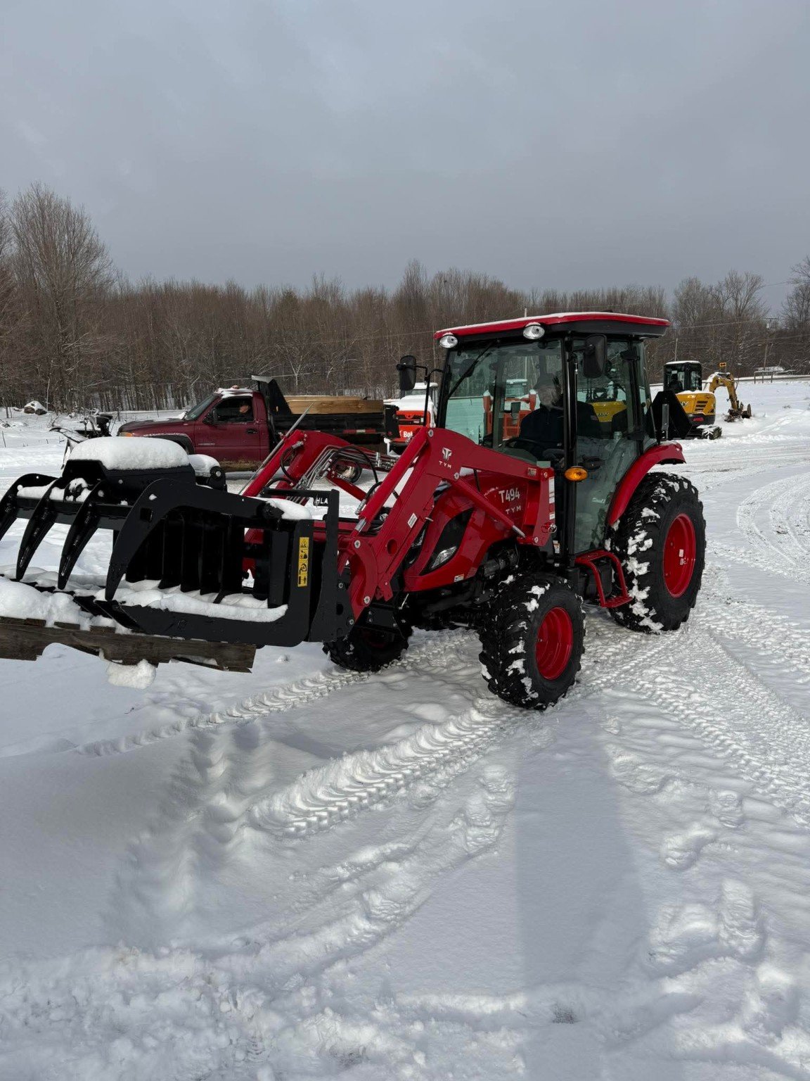 TYM_T494_Cab_Grapple_Winter